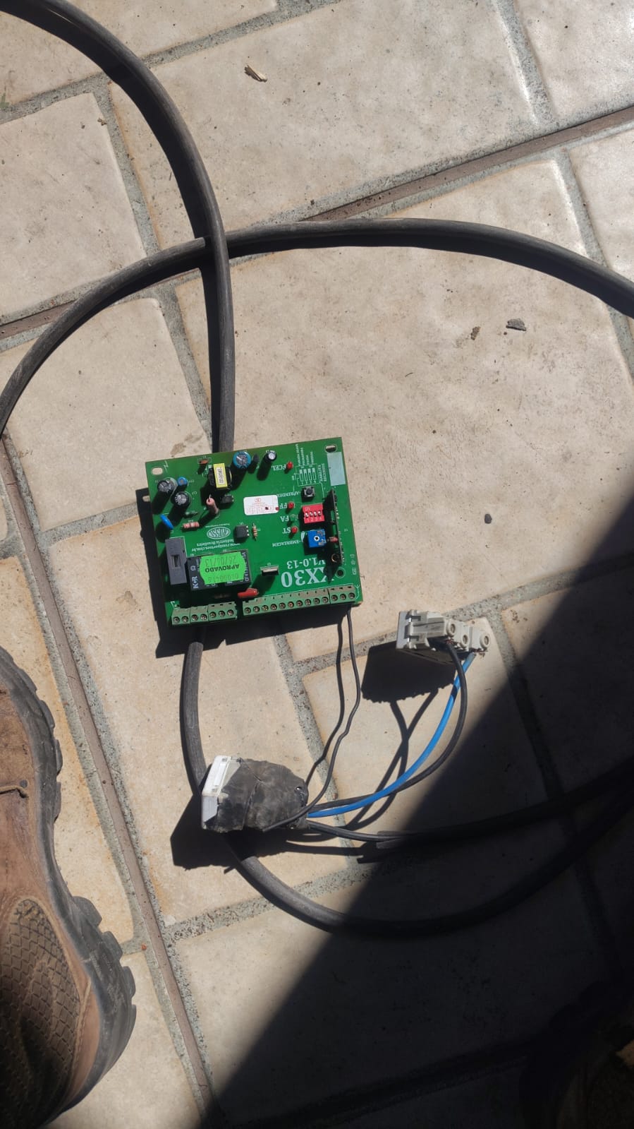 Foto real de atendimento de motor de portão automático