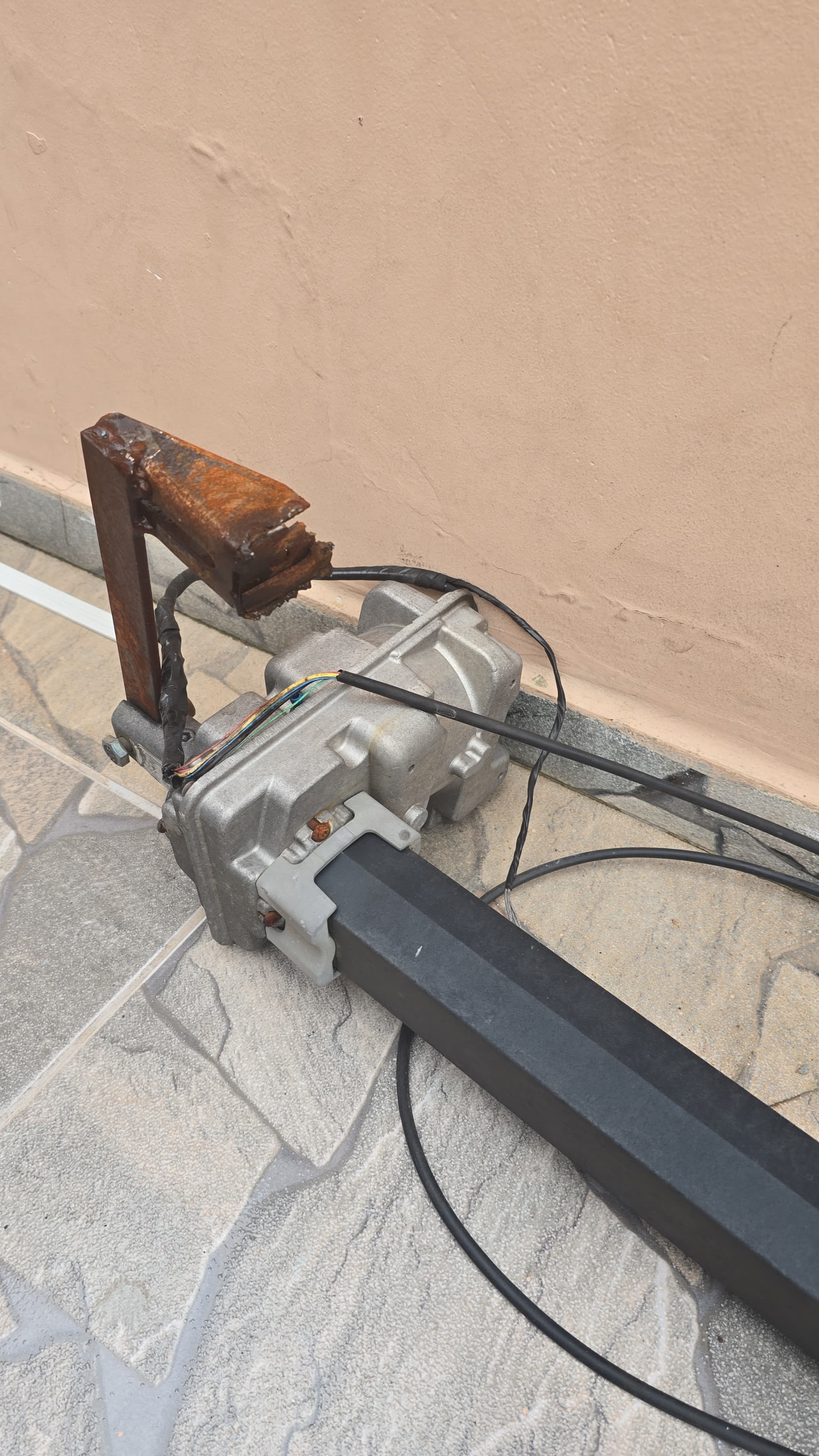 Foto real de atendimento de motor de portão automático