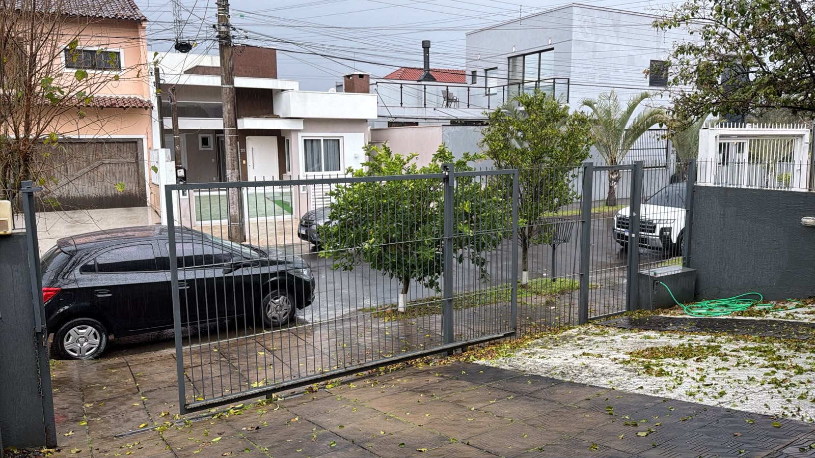 Foto real de atendimento de motor de portão automático