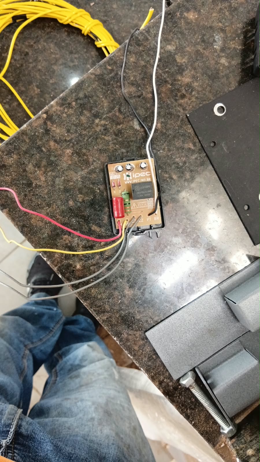 Foto real de atendimento de motor de portão automático