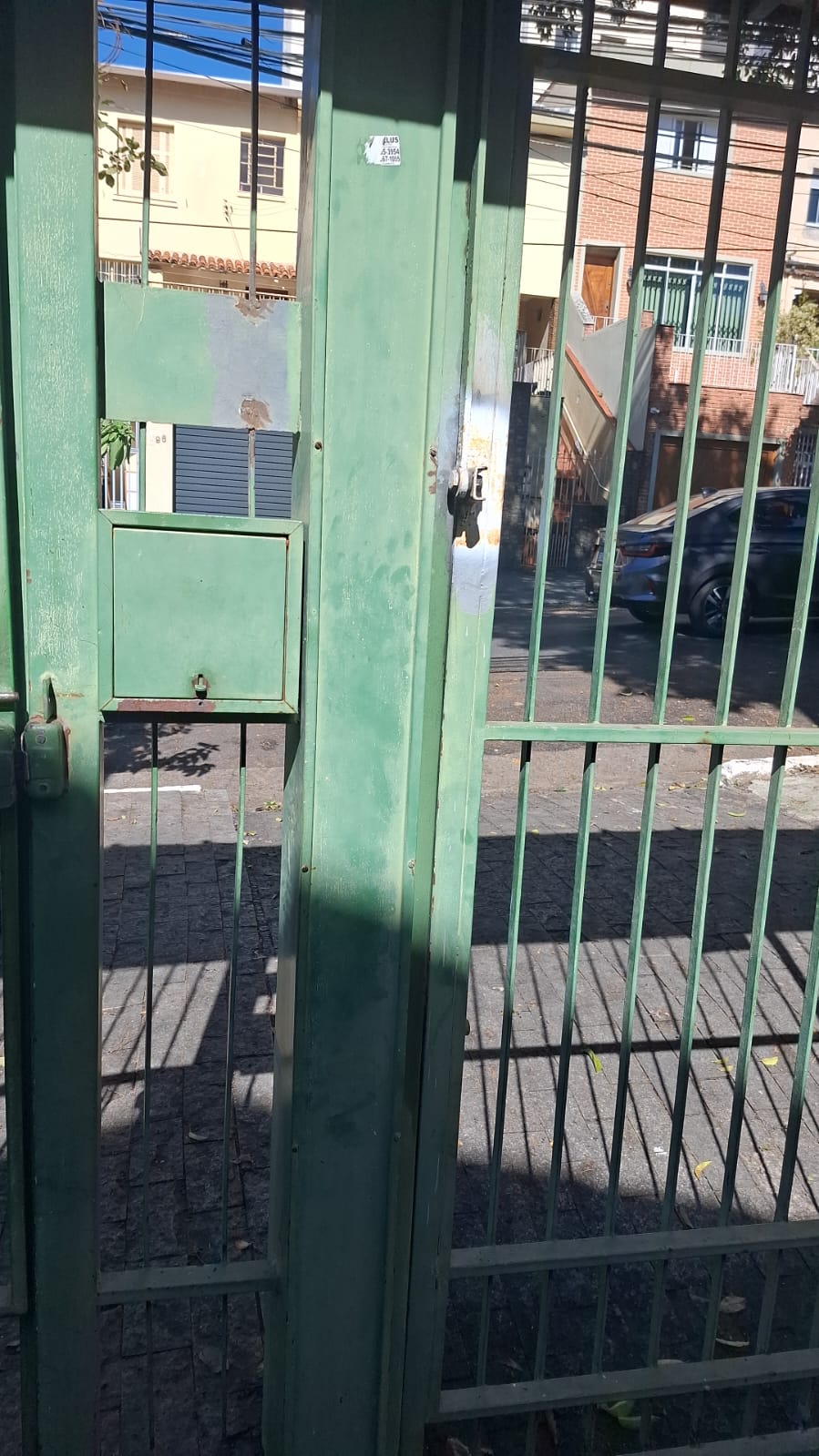 Foto real de atendimento de motor de portão automático