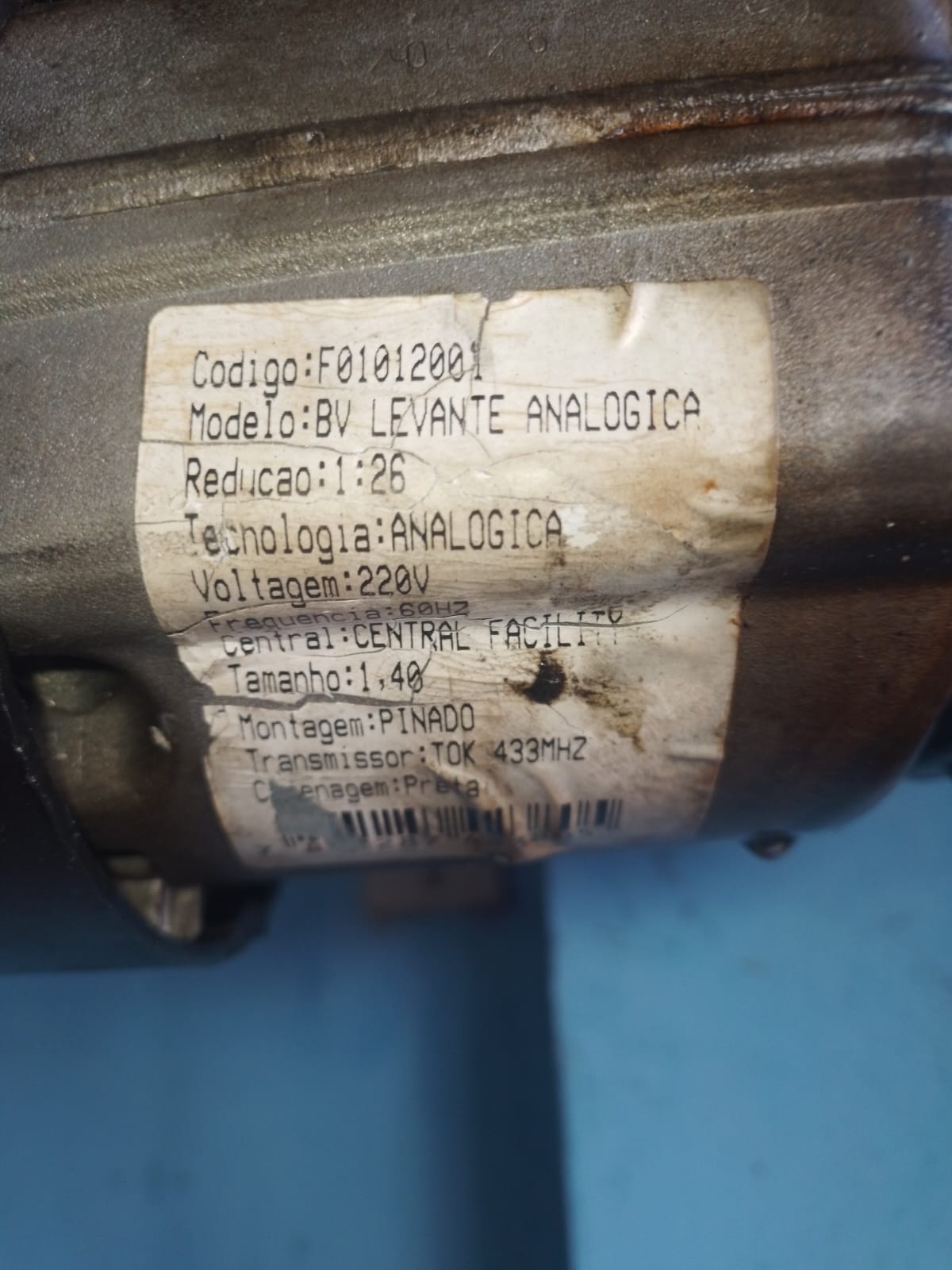 Foto real de atendimento de motor de portão automático