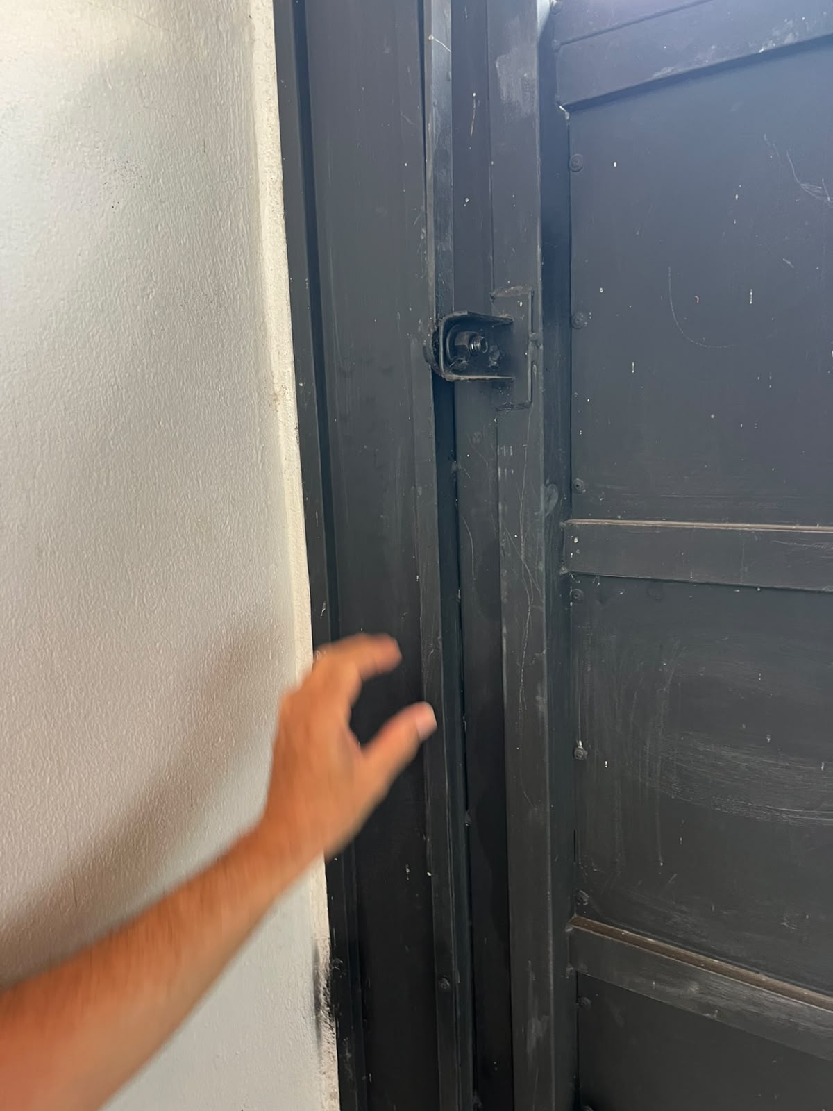Foto real de atendimento de motor de portão automático