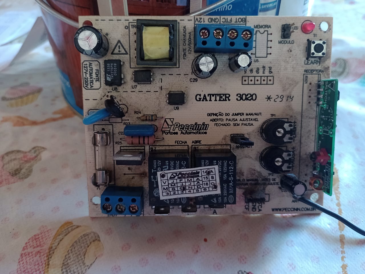 Foto real de atendimento de motor de portão automático