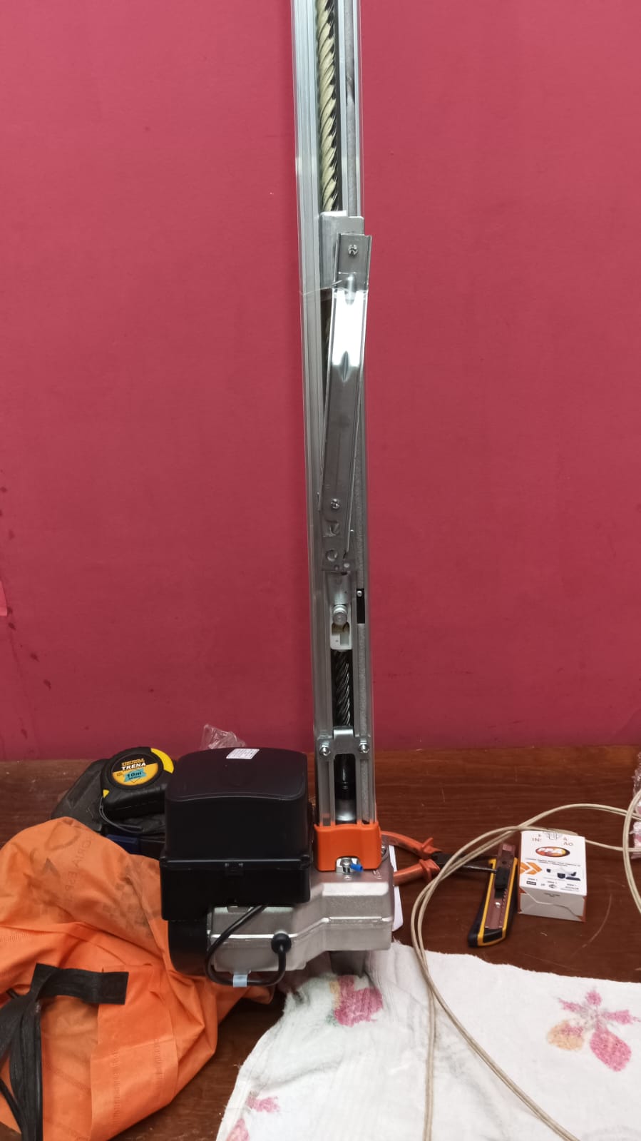 Foto real de atendimento de motor de portão automático