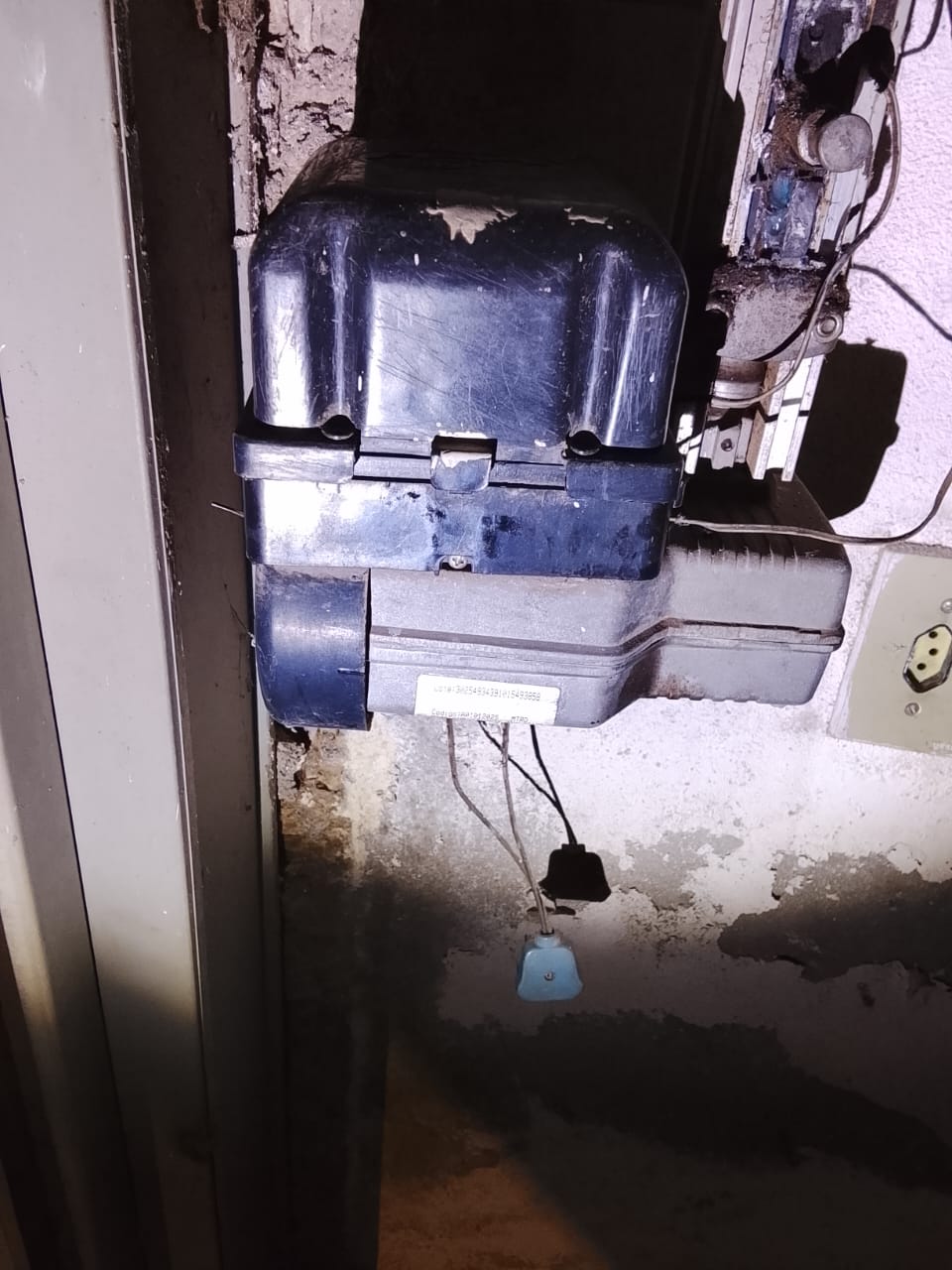 Foto real de atendimento de motor de portão automático