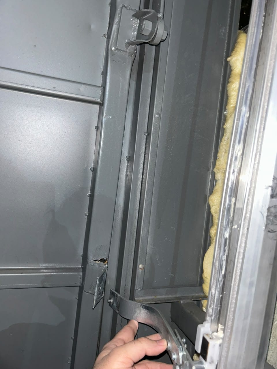 Foto real de atendimento de motor de portão automático