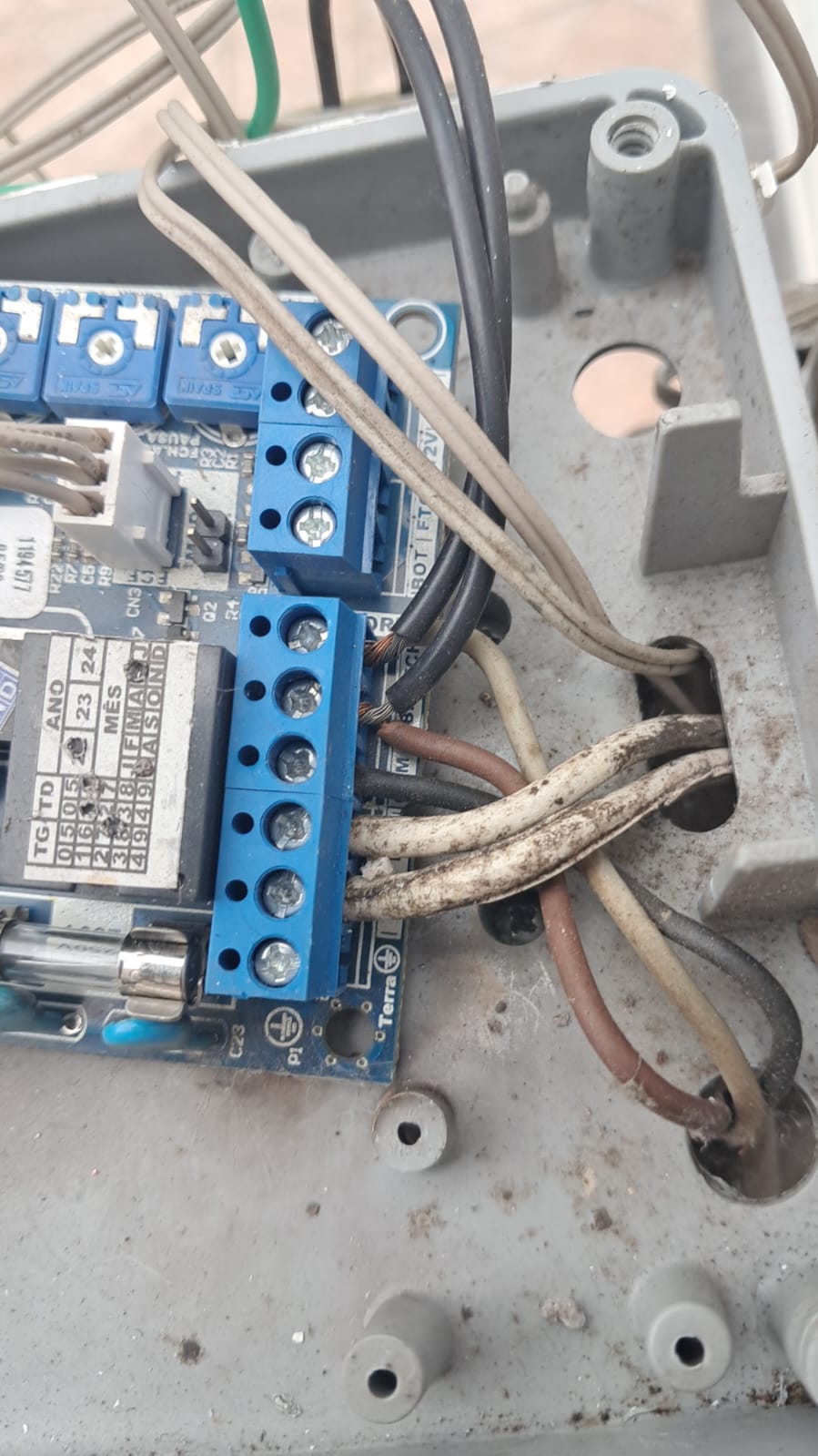 Foto real de atendimento de motor de portão automático