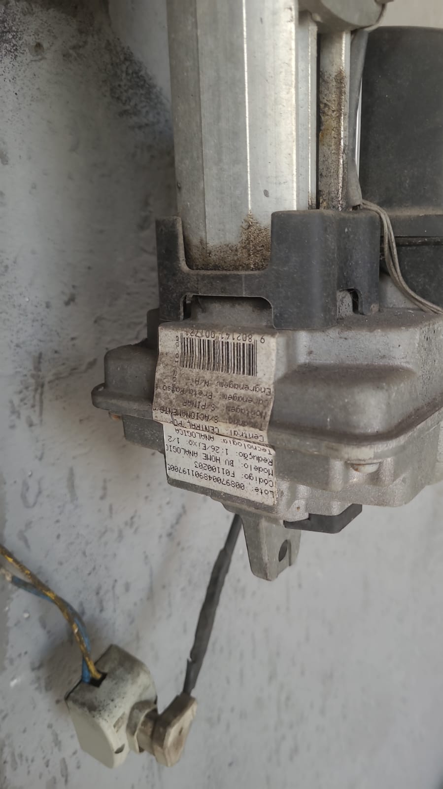 Foto real de atendimento de motor de portão automático