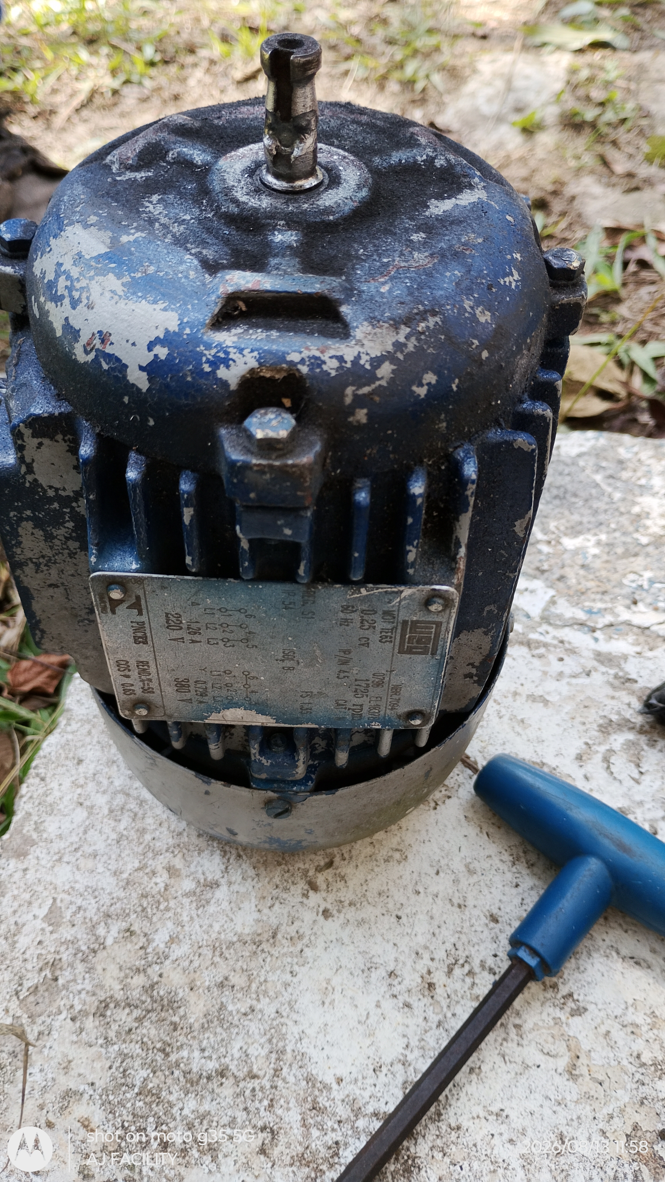 Foto real de atendimento de motor de portão automático