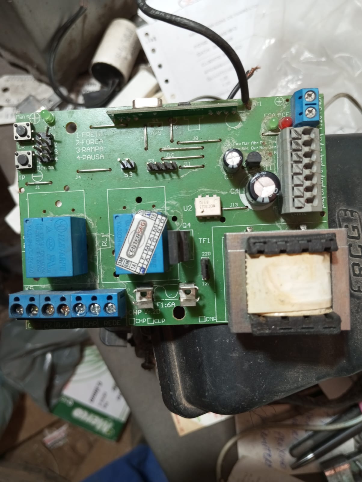Foto real de atendimento de motor de portão automático