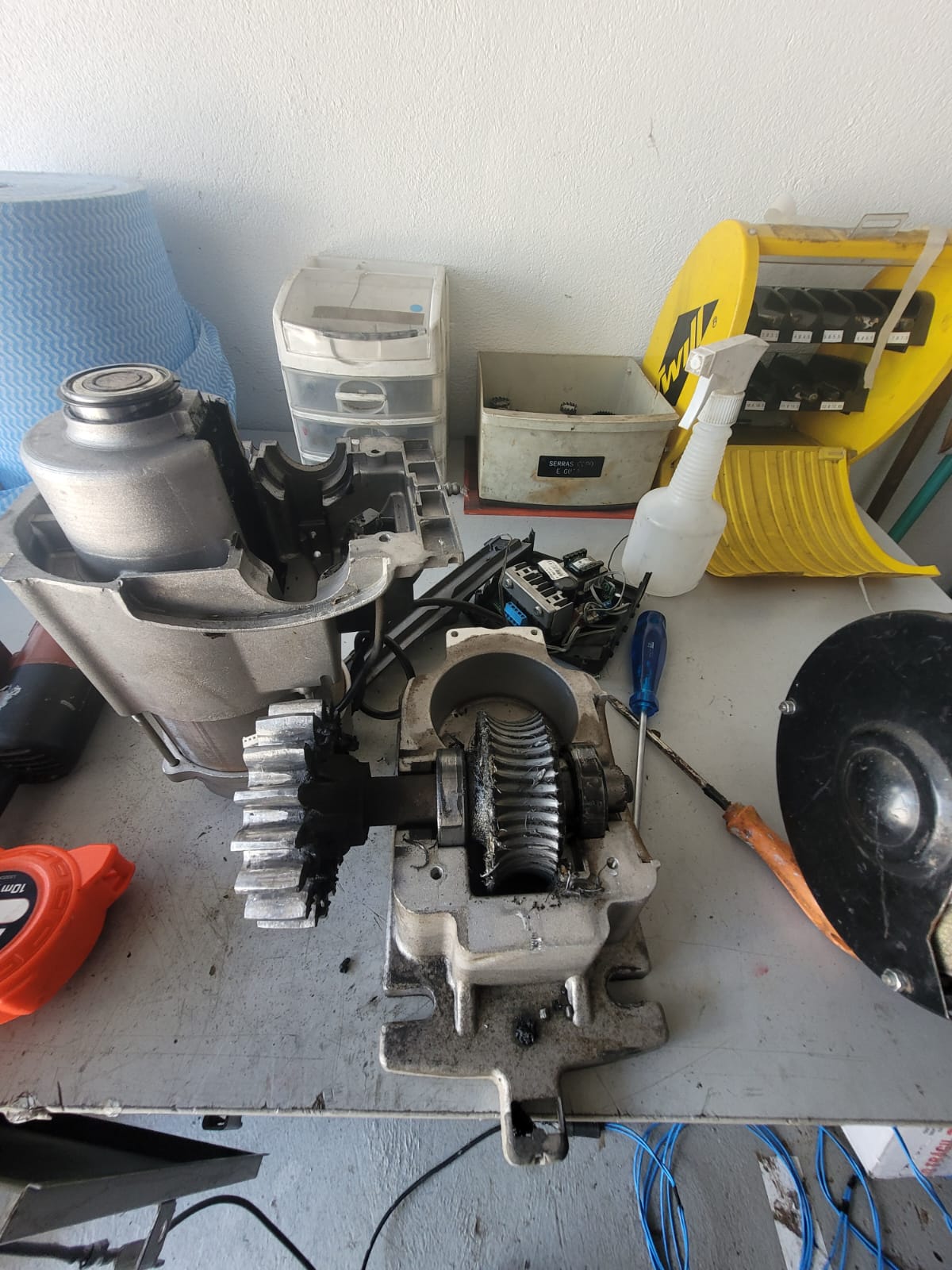 Foto real de atendimento de motor de portão automático