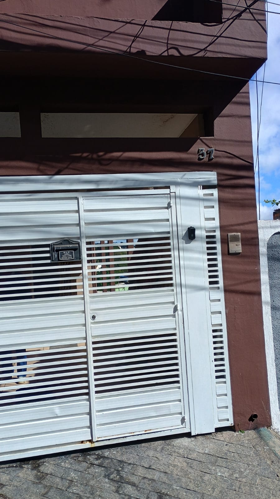 Foto real de atendimento de motor de portão automático