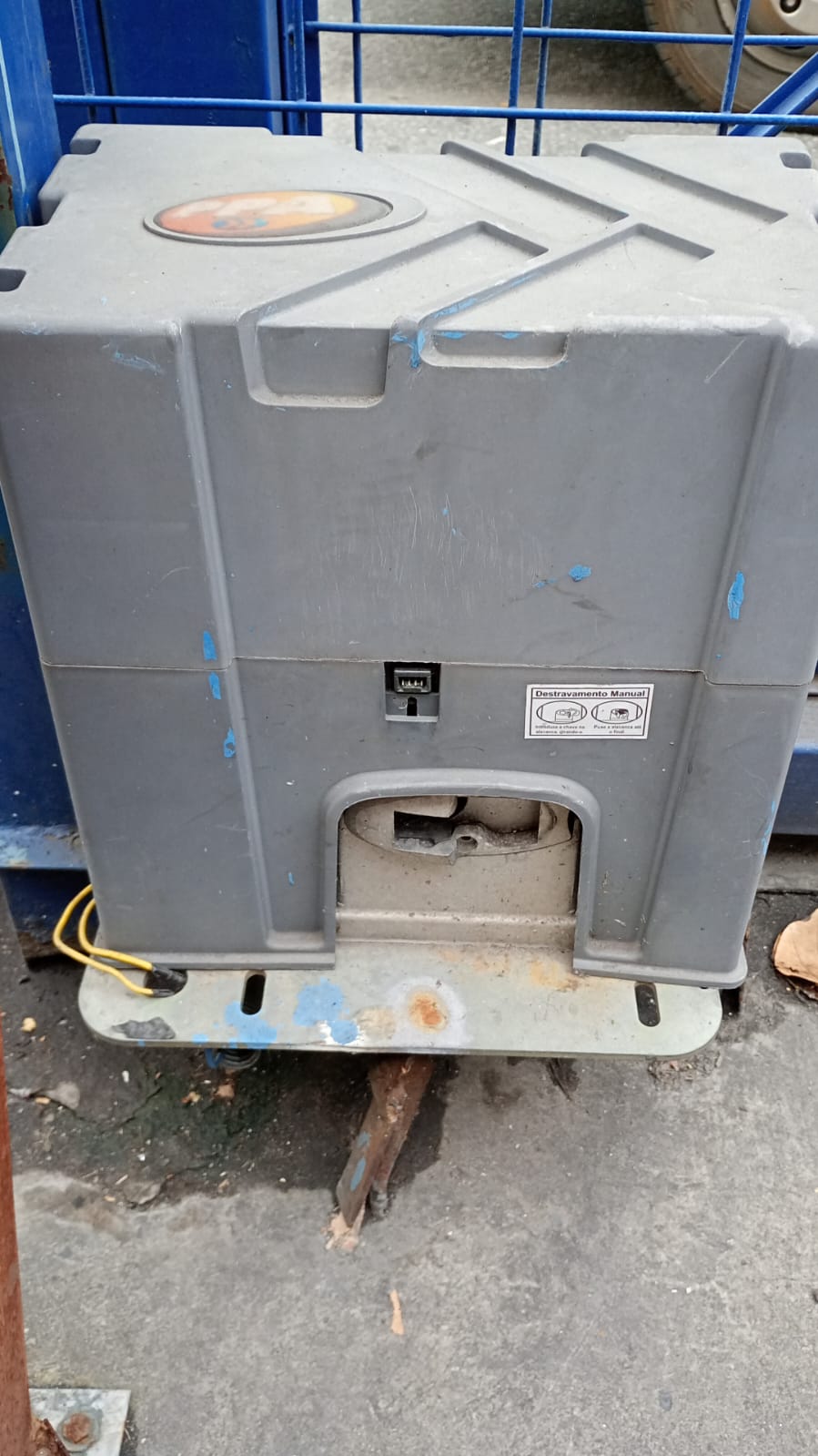 Foto real de atendimento de motor de portão automático
