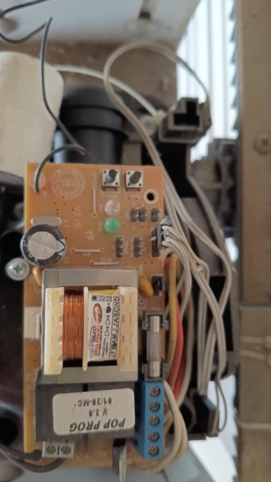 Foto real de atendimento de motor de portão automático