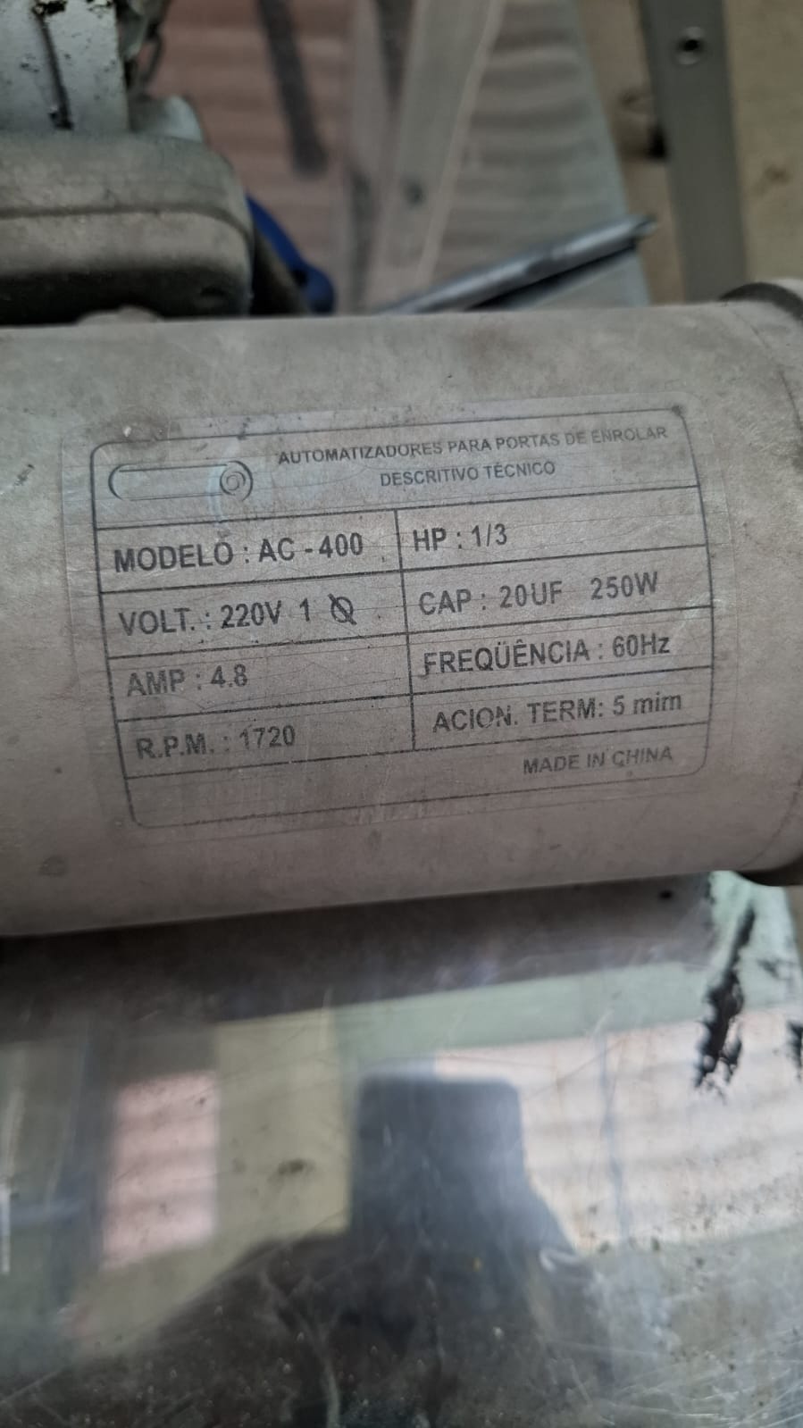 Foto real de atendimento de motor de portão automático