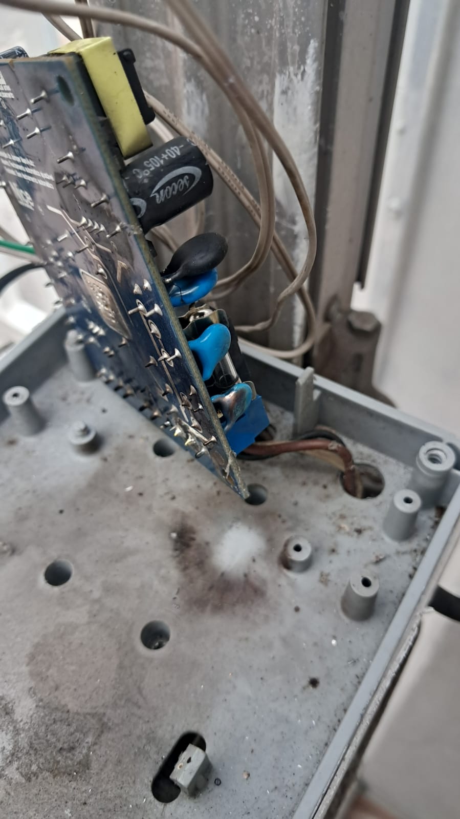 Foto real de atendimento de motor de portão automático