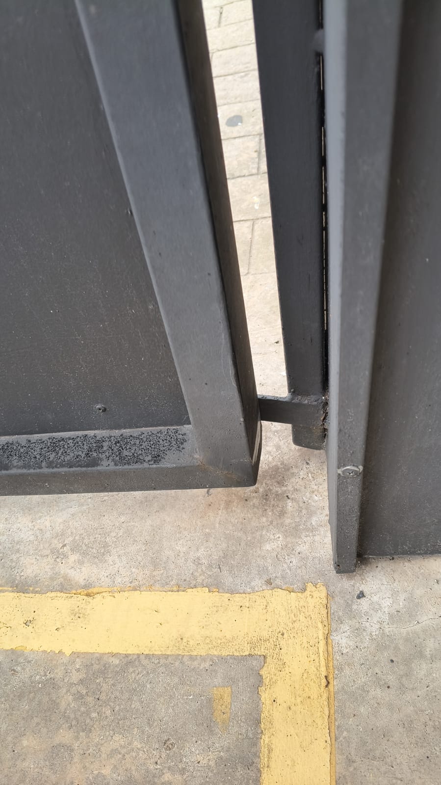 Foto real de atendimento de motor de portão automático