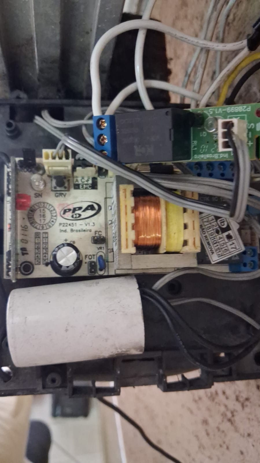 Foto real de atendimento de motor de portão automático