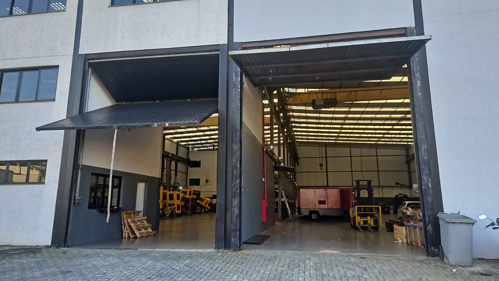 Foto real de atendimento de motor de portão automático
