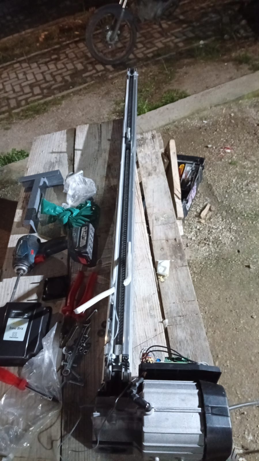 Foto real de atendimento de motor de portão automático