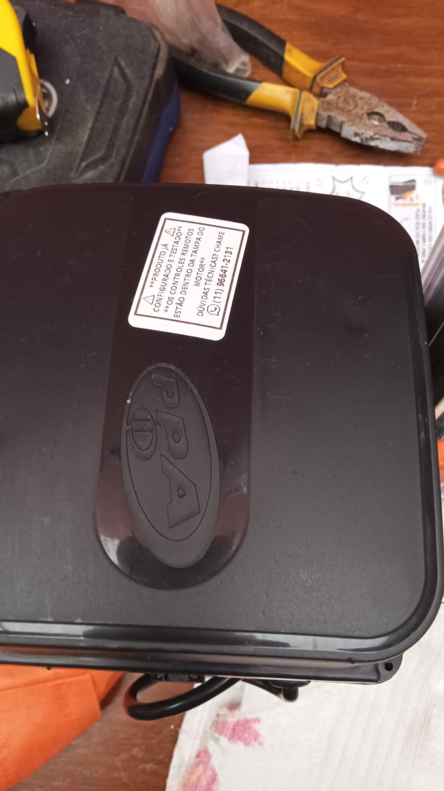 Foto real de atendimento de motor de portão automático