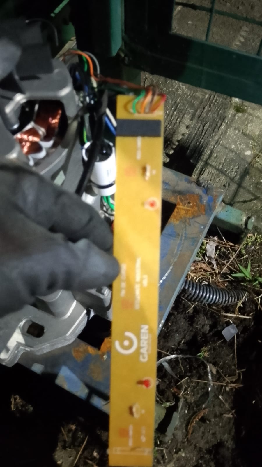 Foto real de atendimento de motor de portão automático