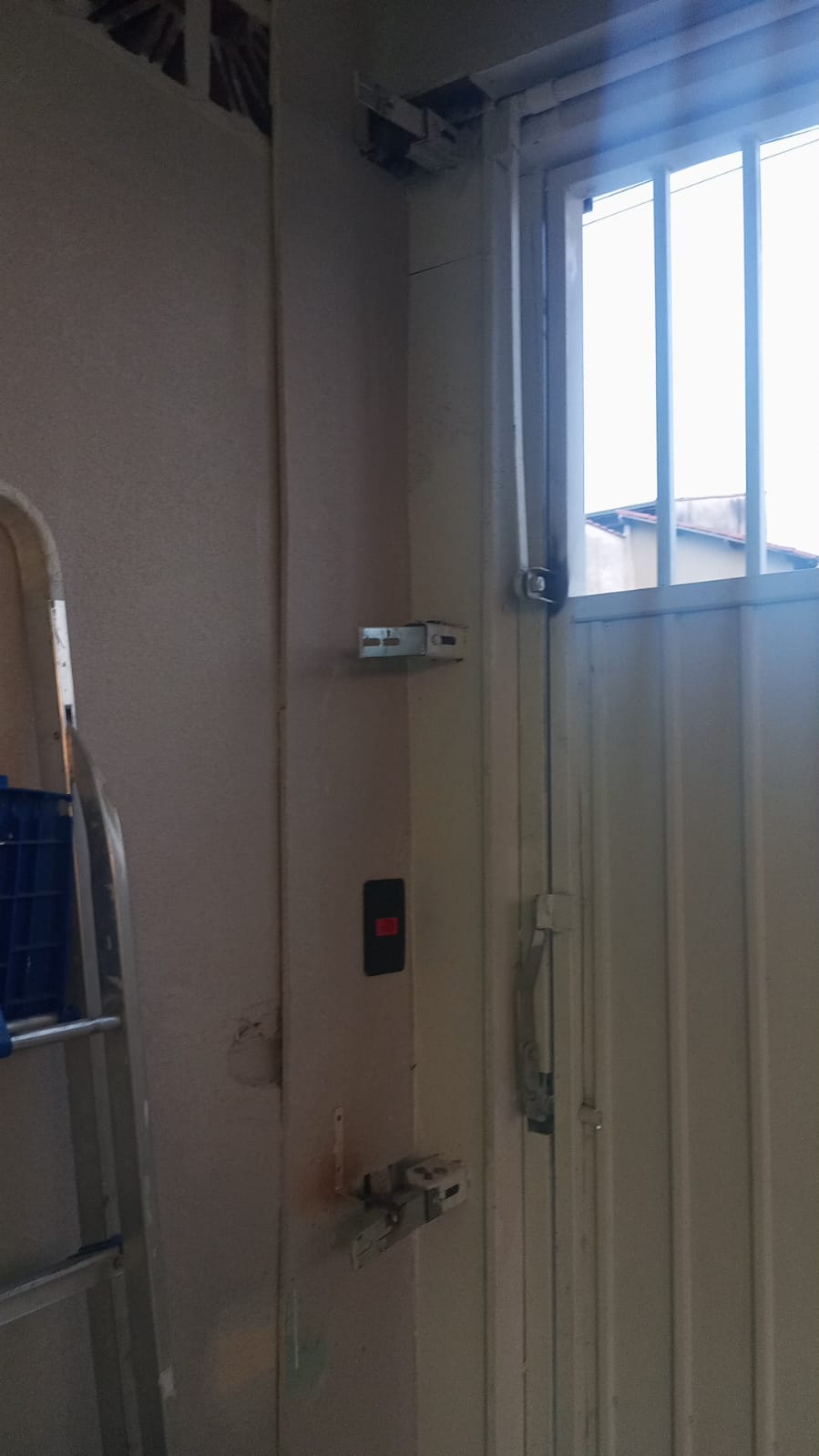 Foto real de atendimento de motor de portão automático