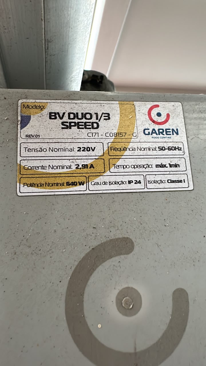 Foto real de atendimento de motor de portão automático