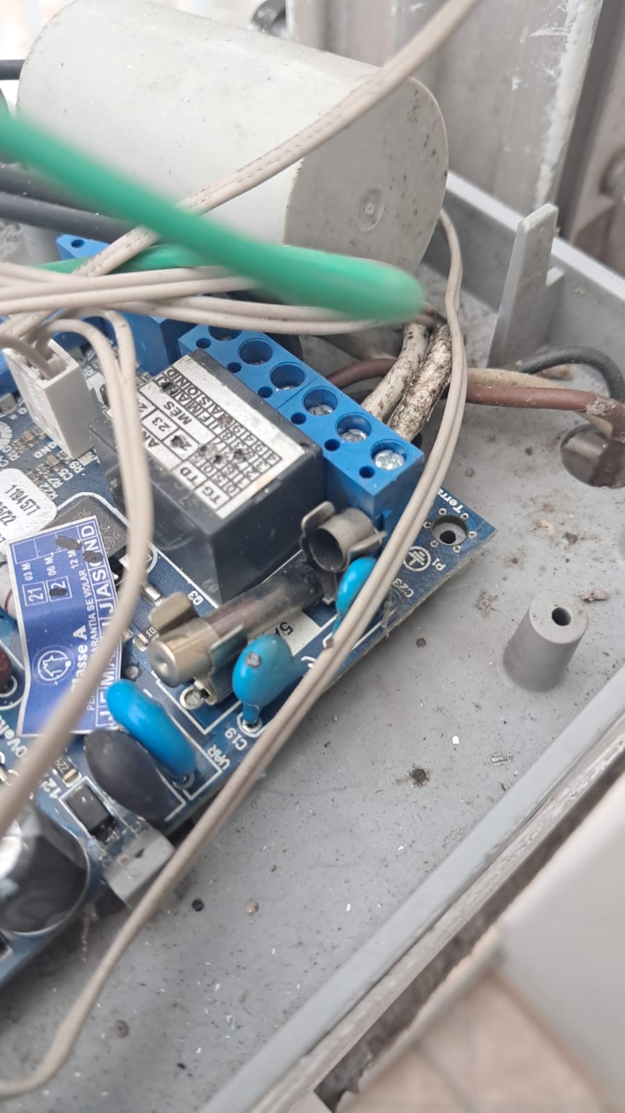 Foto real de atendimento de motor de portão automático