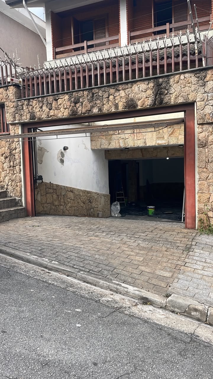Foto real de atendimento de motor de portão automático