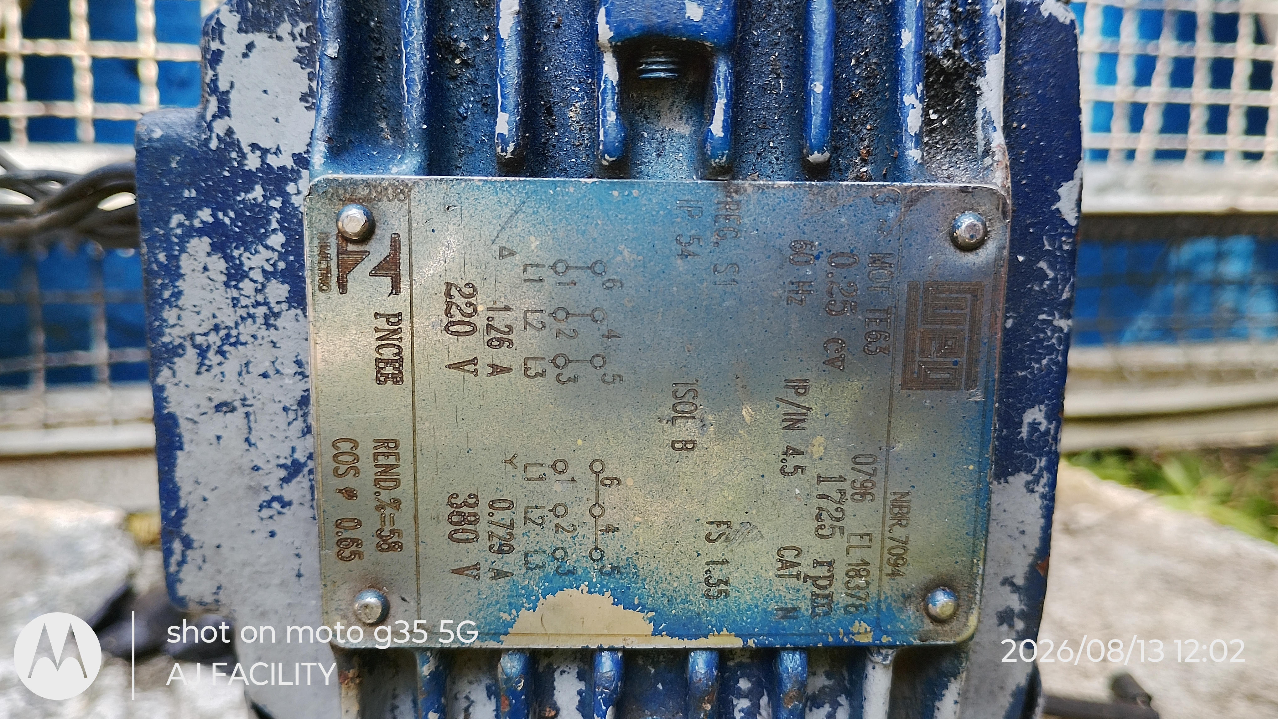 Foto real de atendimento de motor de portão automático